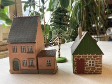Häuser (alt) – 2 Stück –