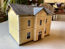 Mehrfamilienhaus - Eisenbahn -