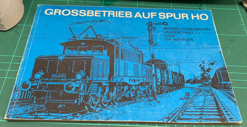 Großbetrieb auf spur - auf,