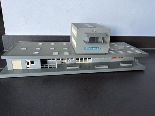 Moderner bahnhof für - moderner,